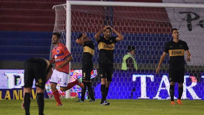 Todos se agarran la cabeza tras el gol en contra de Silva. 