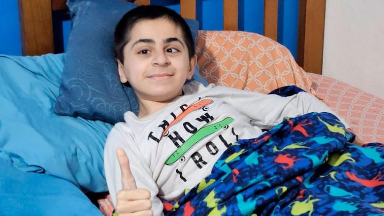 Tomi tiene huesos de cristal y se atiende desde los 4 años en el Garrahan. 