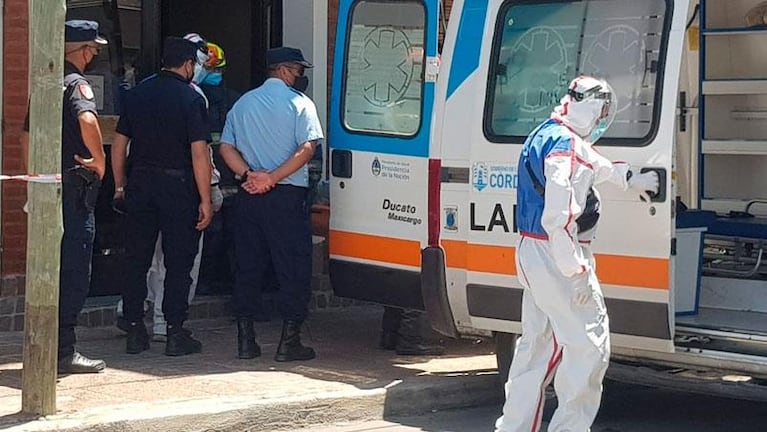 Tomó de rehén a su familia e hirió a su hija con un cuchillo en barrio Pueyrredón