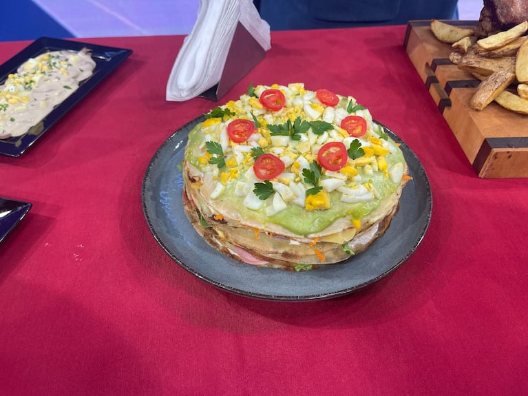 Torre de panqueques con verduras.