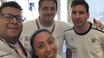 Trabajadores del Hotel Quorum, junto a los jugadores de la Selección.