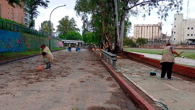 Trabajos de limpieza en Costanera tras el paso de la tormenta.
