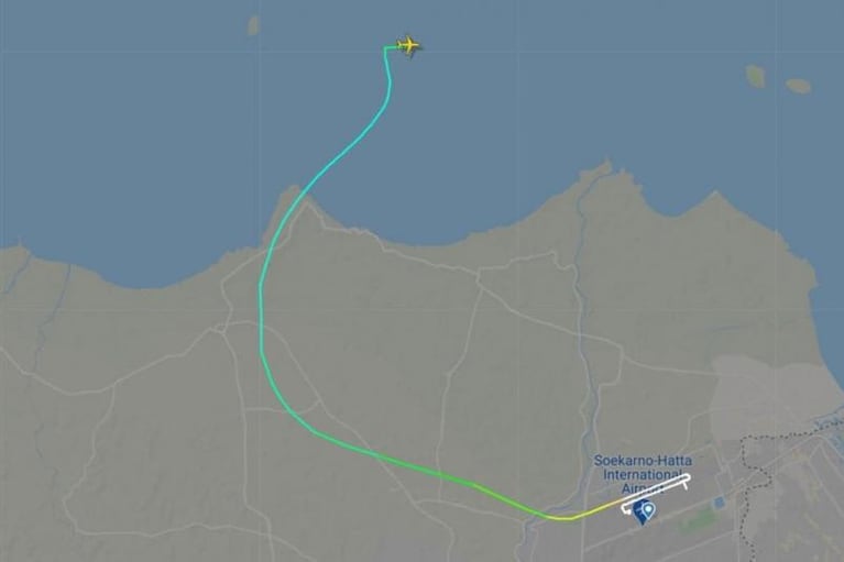 Tragedia aérea en Indonesia: se estrelló un avión con 62 personas