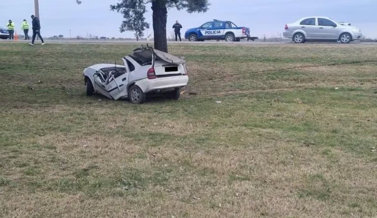 Tragedia: despistó su auto, se estrelló con un árbol y murió en La Playosa