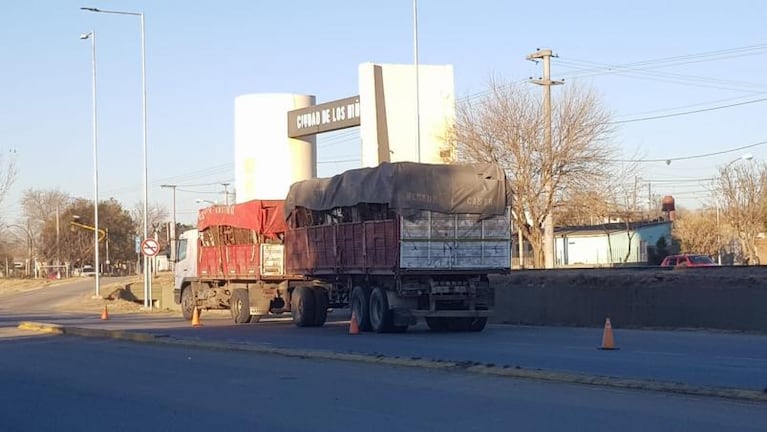 Tragedia en Córdoba: quiso pasar un camión y murió arrollado