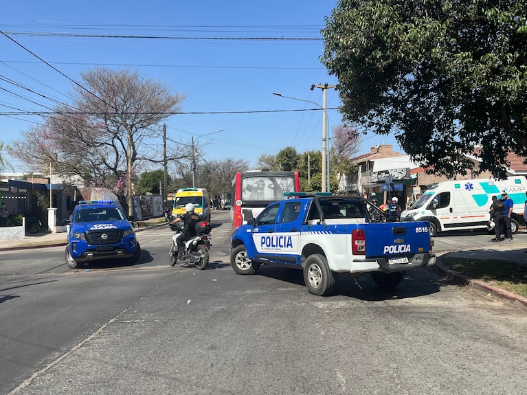 Tragedia en Córdoba: un motociclista murió al chocar contra un colectivo