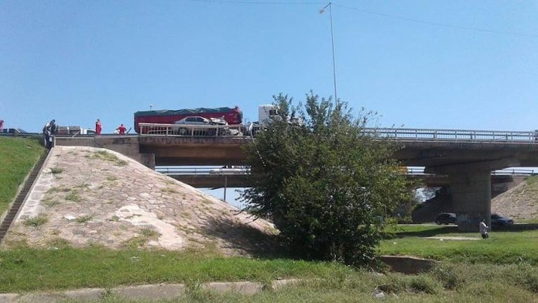 Tragedia en el puente del Camino a 60 Cuadras y la Circunvalación