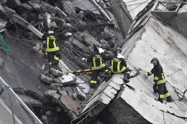 Tragedia en Génova: se derrumbó un puente de 90 metros