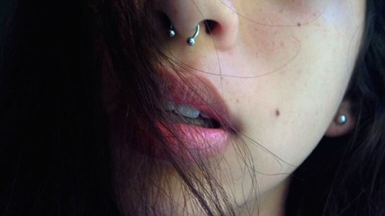 Tragedia en Santa Fe por una infección de un piercing. Foto ilustrativa.