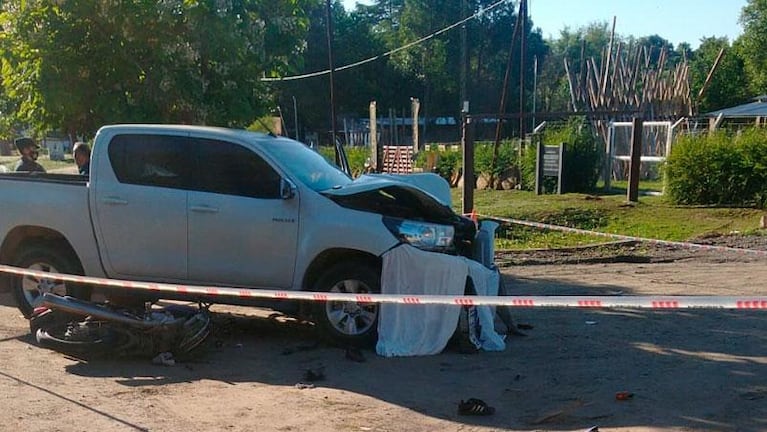 Trágico choque entre una camioneta y una moto: murieron dos hermanos