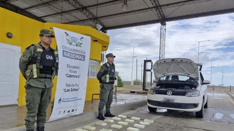 Traían a Córdoba más de 28 kilos de cocaína en los paneles del auto y un detalle estético los delató