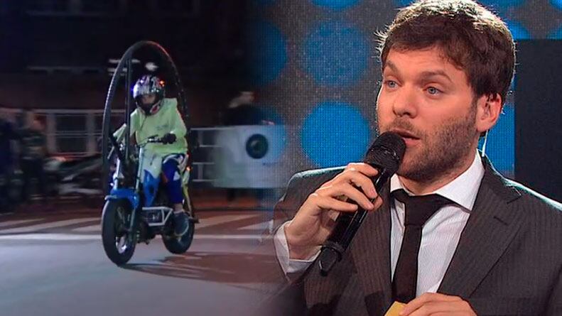Tras el choque, Guido salió a la calle para corroborar que el motociclista estuviera bien.