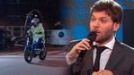 Tras el choque, Guido salió a la calle para corroborar que el motociclista estuviera bien.