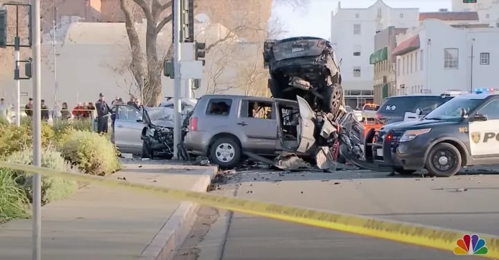 Tras el grave choque acudieron bomberos y 4 ambulancias, según informó la Policía local (Foto: NBC).