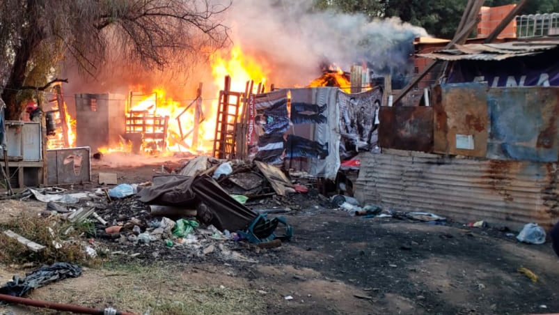 Tras el incendio, murió un adolescente de 16 años. 