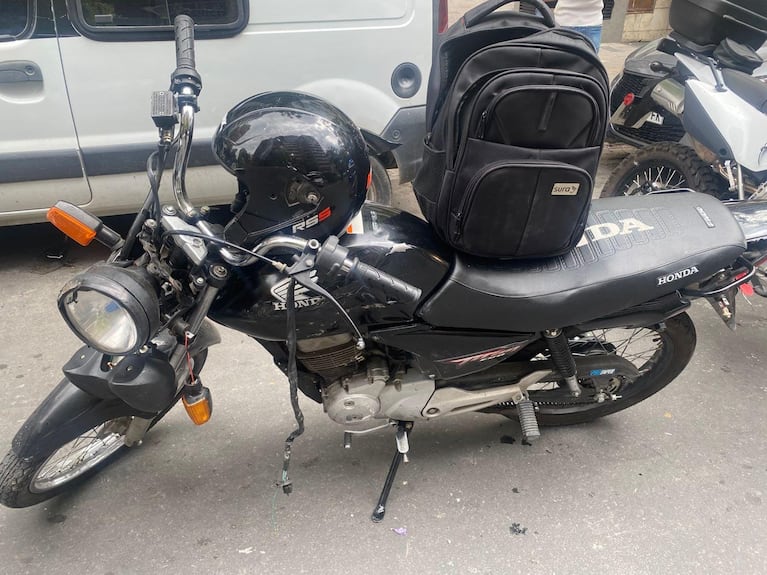 Tras el procedimiento incautaron la moto.