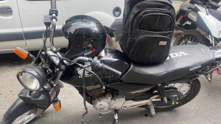 Tras el procedimiento incautaron la moto.