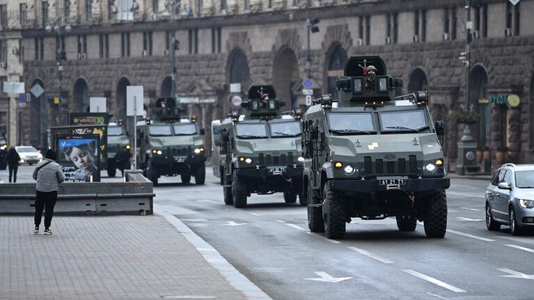 Tras la orden de Putin, Rusia bombardeó objetivos militares y civiles en Ucrania. Foto: AFP.
