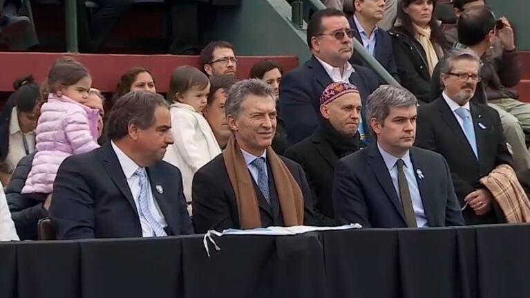 Tras las críticas, Macri apareció en el acto.