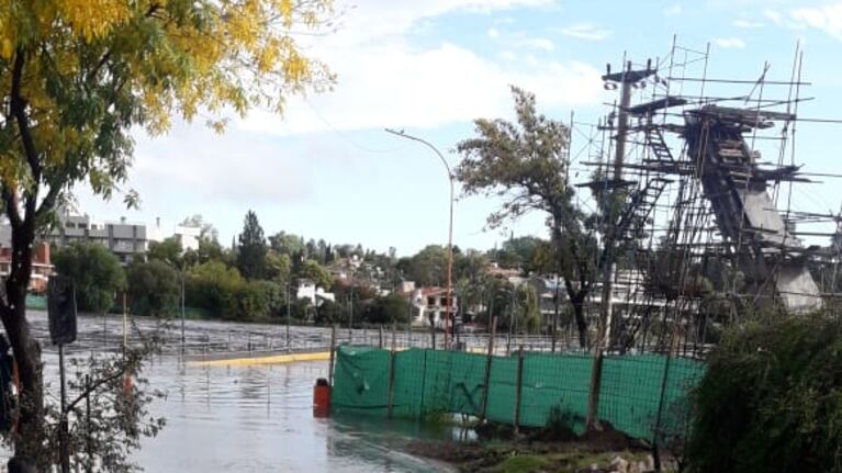 Tras las tormentas, el río creció 10 metros. Foto: Daniela Abrudsky / ElDoce.tv