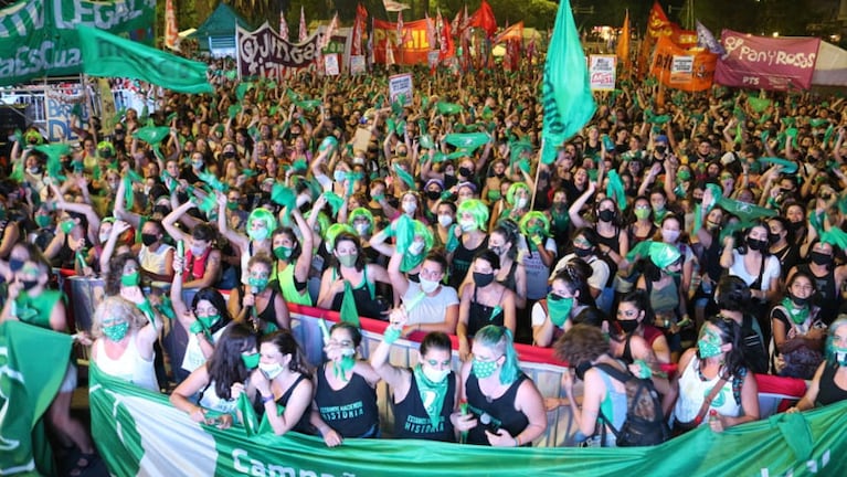 Tras más de 12 horas vigilia, hubo festejo verde en Córdoba. 