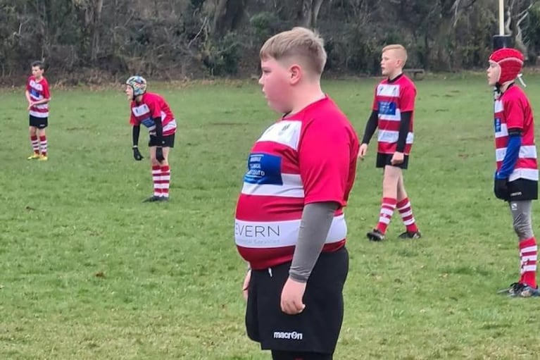 Tras ser discriminado, un niño recibió el apoyo y sorpresas de figuras del rugby mundial