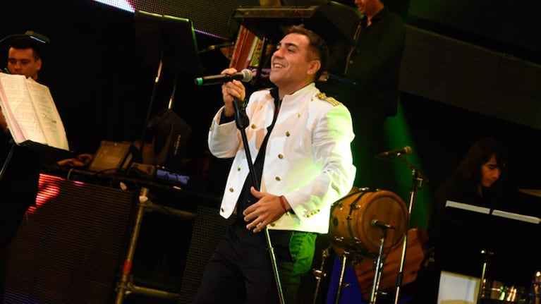 Tras su vuelta, Amato recorre el país con su música.