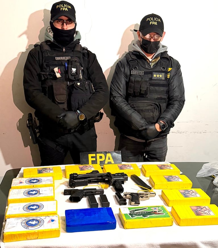 Tras un año de investigación, cayó una mega banda narco.
