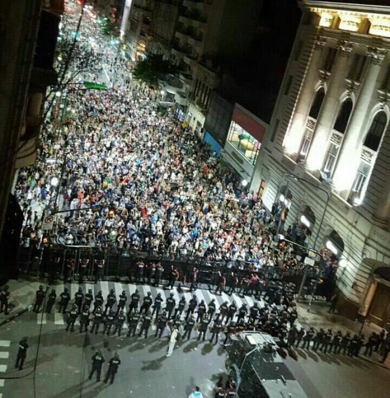 Tras una tensa y maratónica sesión, se aprobó la polémica ley