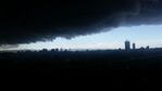 Tremenda foto: Córdoba, como si fuera de noche minutos antes de las 17.