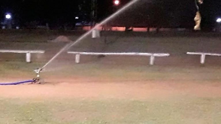 Tremendo: apareció un fantasma en la cancha mientras un equipo entrenaba