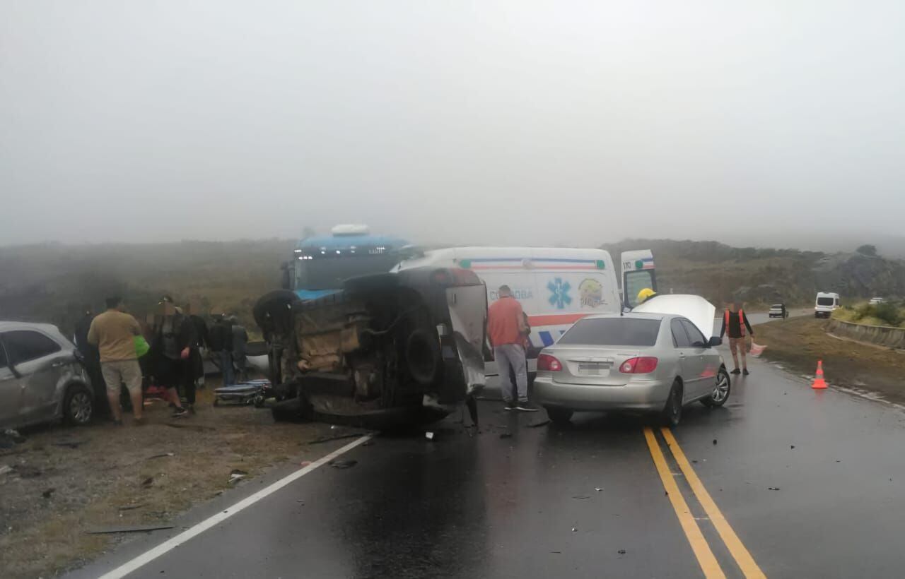 Tremendo choque triple en Altas Cumbres.
