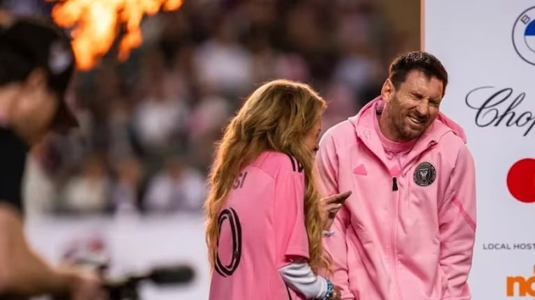 ¡Tremendo susto! La reacción de Messi por la detonación de los fuegos artificiales.