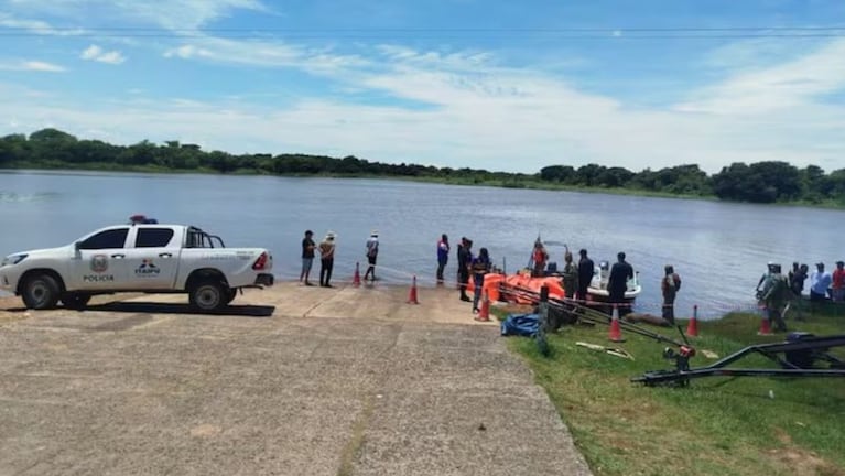 Tres argentinas murieron luego de naufragar en el río Paraná en Paraguay.
