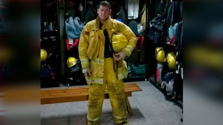 Tres bomberos murieron intentando contener un incendio en un edificio en Buenos Aires