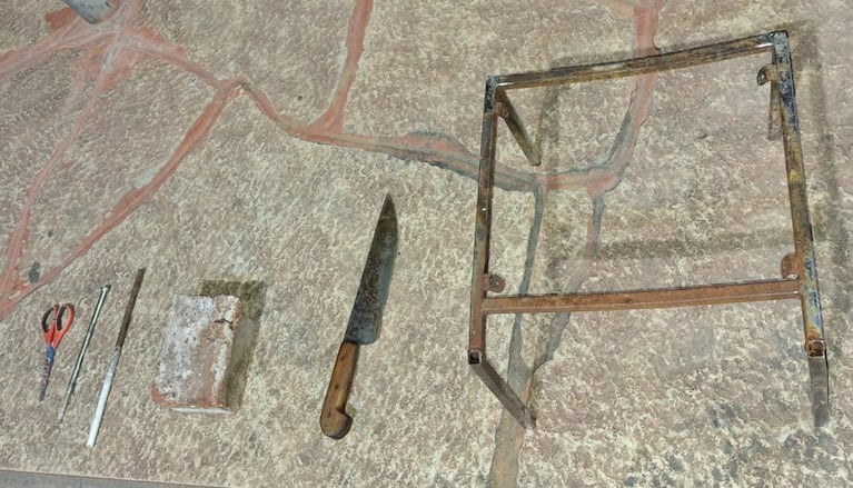 Tres detenidos por atacar con piedras y cuchillos a policías que terminaron en el hospital