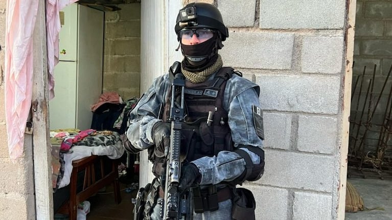 Tres detenidos por ser parte de una banda narco: uno se resistió y rompió un patrullero