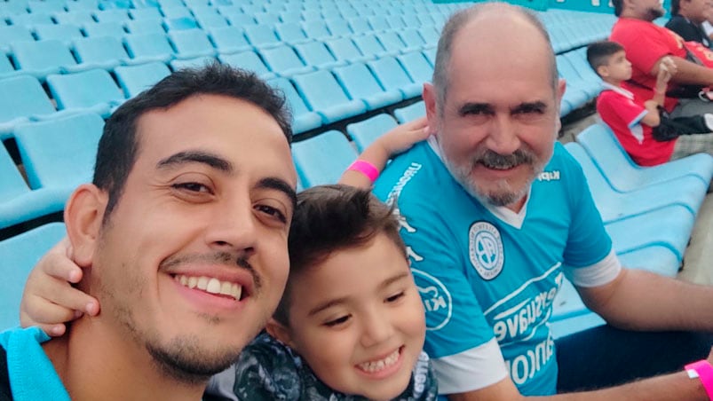 Tres generaciones de amor pirata. Foto: Twitter Iván Carreño.