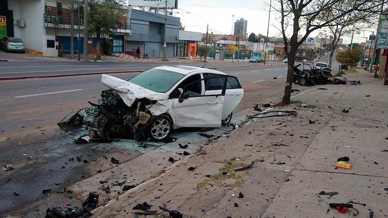 Tres jóvenes murieron en un brutal accidente en avenida Colón