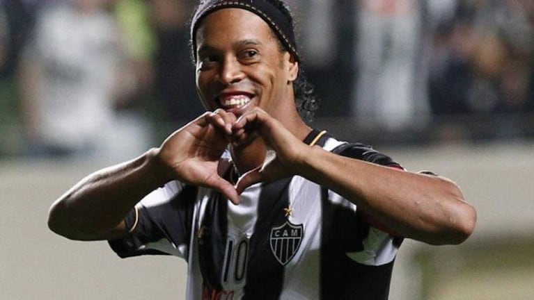 Trío matrimonial: Ronaldinho se casará con sus dos novias