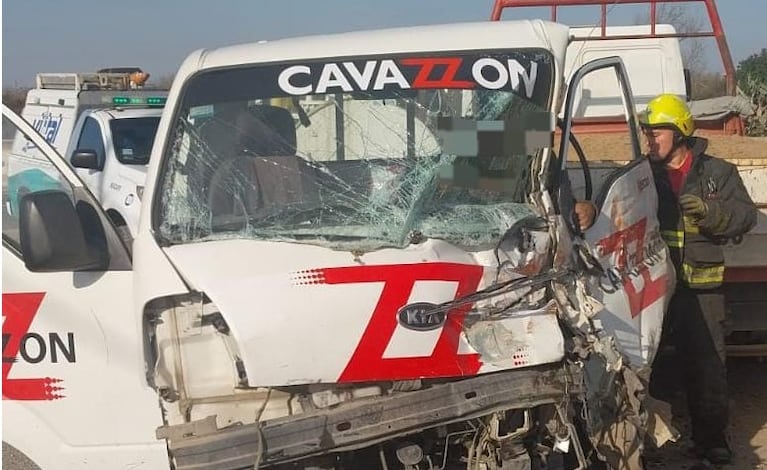 Triple choque en Córdoba: iba borracho, chocó y lo tuvieron que rescatar los bomberos 