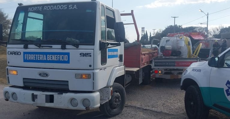 Triple choque en Córdoba: iba borracho y lo tuvieron que rescatar los bomberos