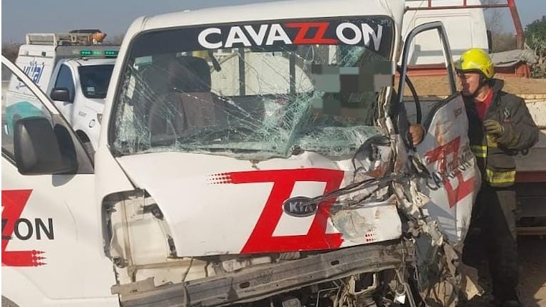 Triple choque en Córdoba: iba borracho y lo tuvieron que rescatar los bomberos