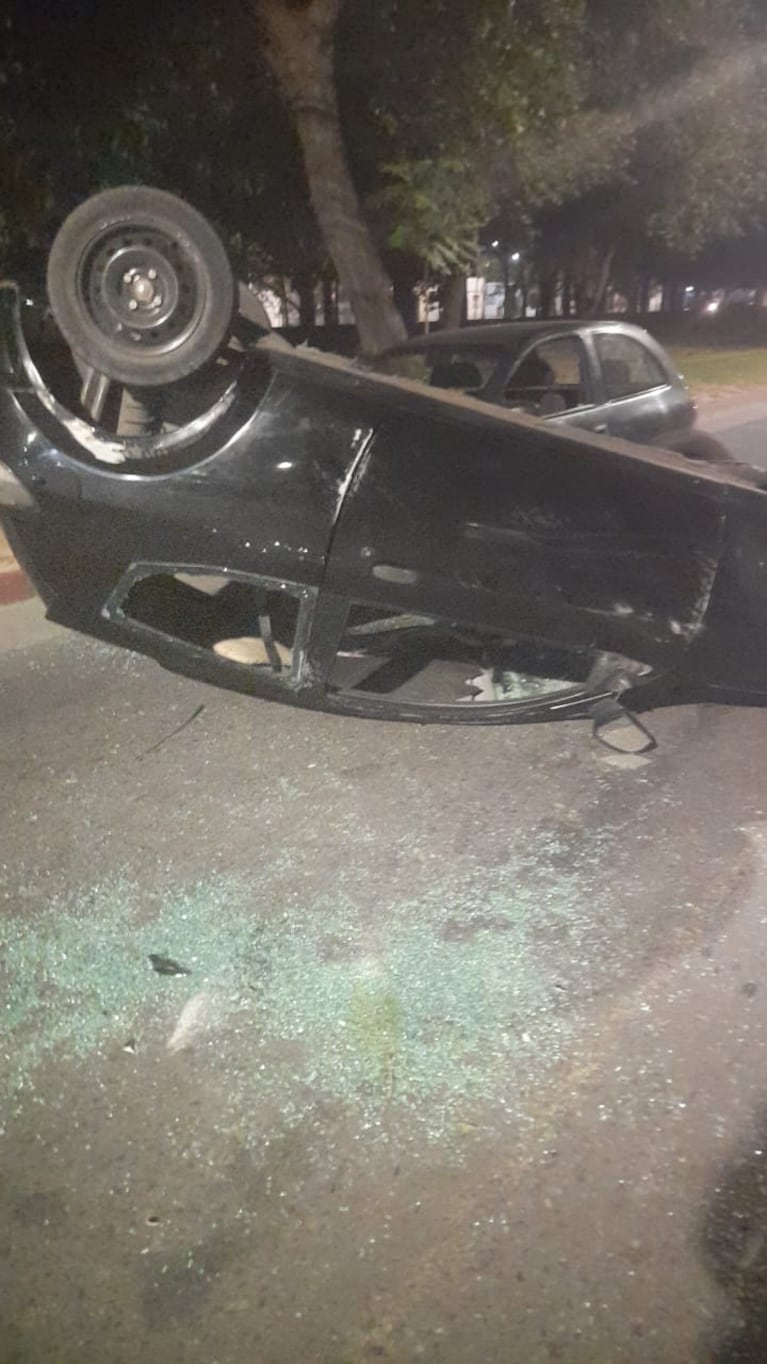 Triple choque en Córdoba: rescataron a un jubilado que quedó atrapado en su auto