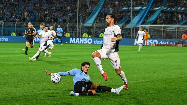 Troilo barriendo ante Ávalos.