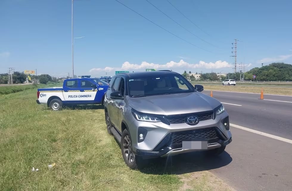 Trompeó a dos policías tras ser multado por exceso de velocidad. (Foto: Policía de Córdoba)