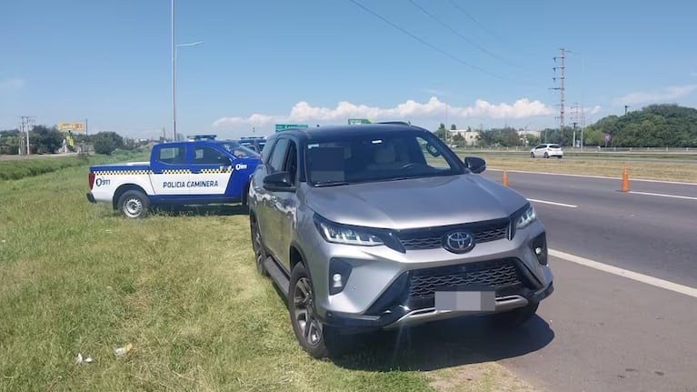 Trompeó a dos policías tras ser multado por exceso de velocidad. (Foto: Policía de Córdoba)