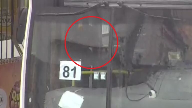Trompeó al chofer del colectivo. (Foto: captura video 911)