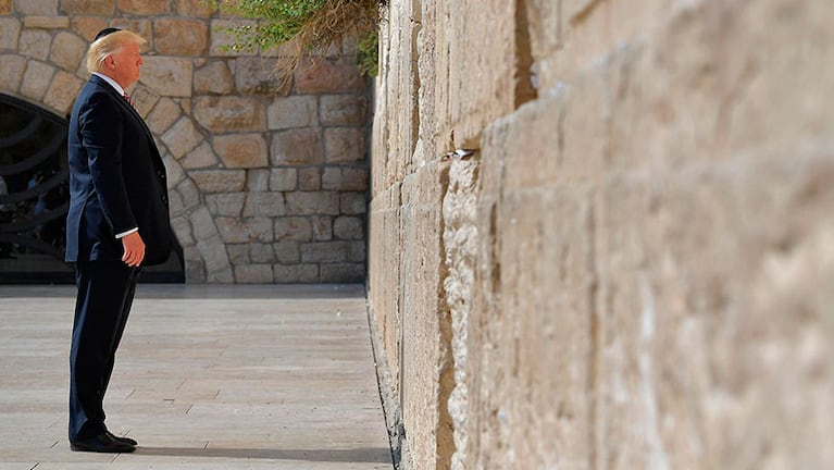 Trump, durante su visita al Muro de los Lamentos en la Ciudad Vieja de Jerusalén.