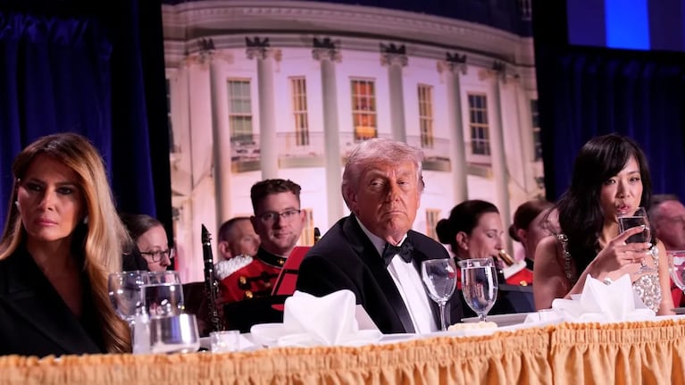 Trump en la cena que fue evacuado.